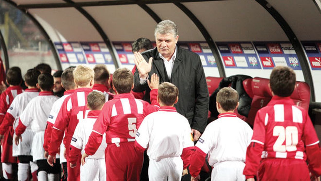 CONDAMNAT să rămână la Dinamo!** Cum i s-a prelungit contractul lui Andone unilateral