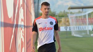 Gigi Becali a sărit la gâtul lui Florin Tănase, după ce a luat cartonaș roșu: „Punea piciorul la mișto”