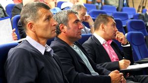 Ioan Ovidiu Sabău nu se teme de duelul cu Gică Hagi: „Și eu am jucători de calitate. Nu se pune problema să fim timizi”. U Cluj atacă meciul cu Farul Constanța cu două absențe importante | VIDEO