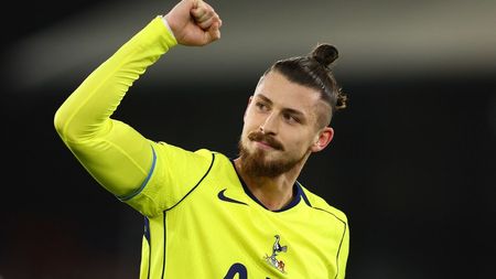 Cum au reacționat vedetele de zeci de milioane de euro la postarea lui Radu Drăguşin