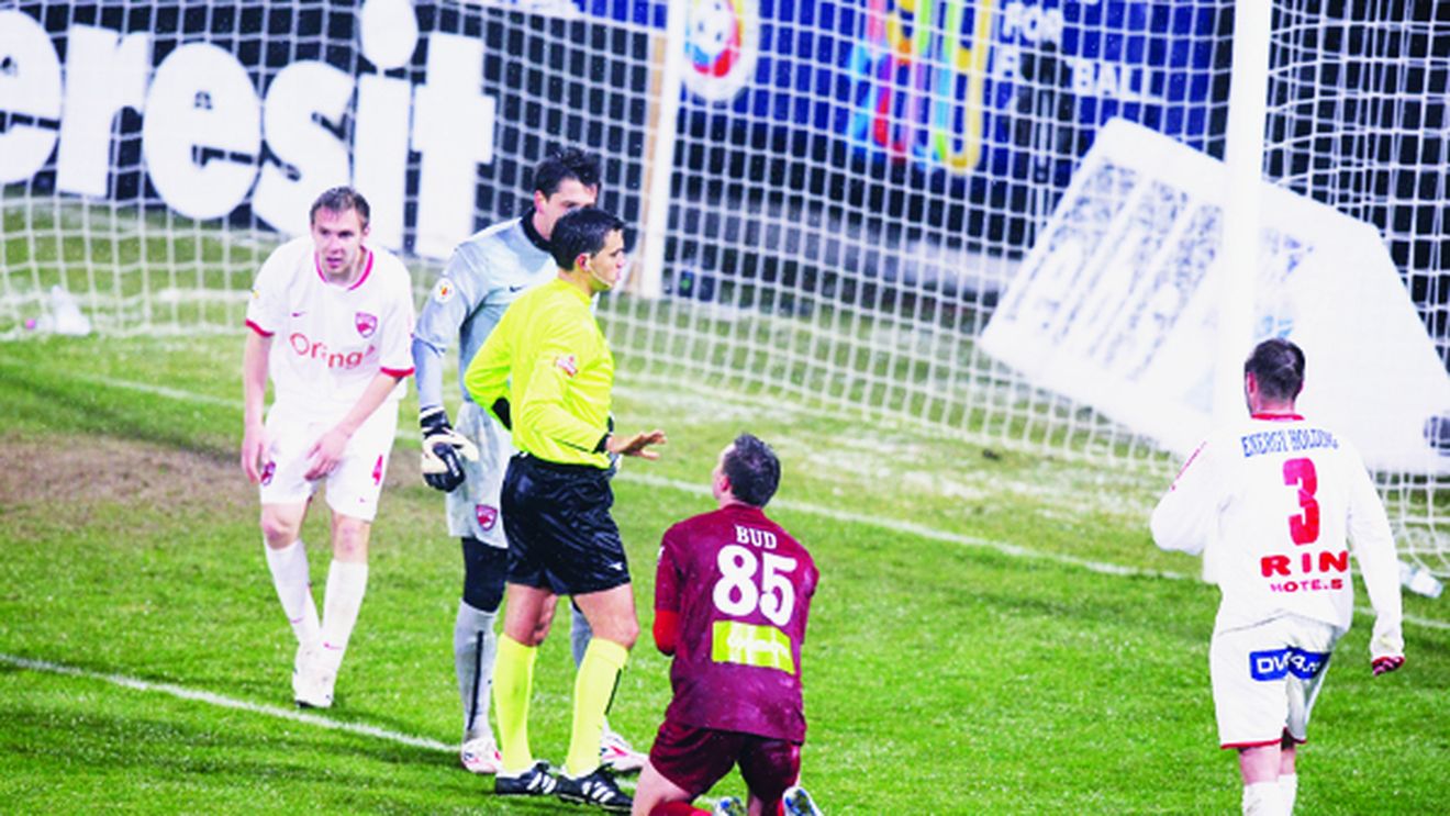 "Fluierașii" trec lângă bară!** Sistemul cu 5 arbitri, salvarea centralilor
