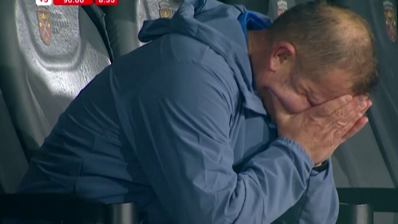 DEVASTAT! Reacția lui Dorinel Munteanu după ce Chivulele a anulat cu VAR penalty-ul din minutul 90+5 al partidei Hermannstadt – CFR Cluj