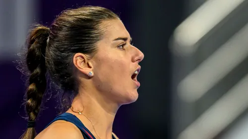 Ce i-a putut striga un român din tribune Soranei Cîrstea, înainte de a pierde semifinala de coșmar cu Jasmine Paolini la Dubai: „Te rog!