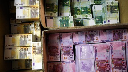 Venituri de 4,3 miliarde de euro pentru 20 de cluburi din Europa!** Vezi aici topul