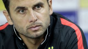 FOTO | Status ciudat pe WhatsApp-ul lui Nicolae Dică! "Pentru toate cu*vele, jocul s-a terminat. Semnat: soția!". Reacția antrenorului FCSB