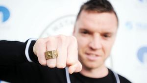 "Când mi-am pus inelul pe deget am simțit o bucurie aparte! E ceva senzațional"** Bud spune că inelul ProSport l-a făcut să treacă peste accidentări