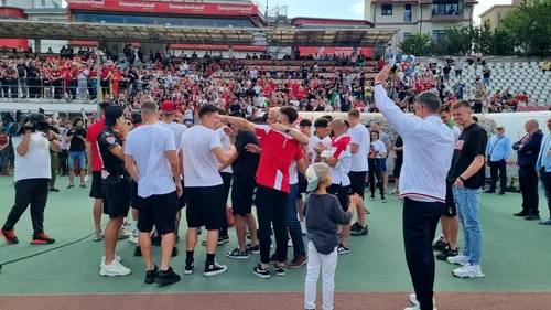 A început festivitatea organizată de Dinamo după revenirea în Superliga! Imagini spectaculoase surprinse pe stadionul din „Ștefan cel Mare” | VIDEO