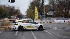 Motorsportul a revenit în Capitală. Lucian Răduț, marele învingător al Trofeului București