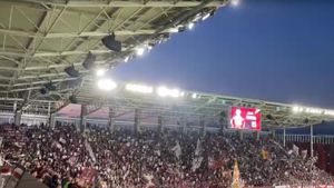 Cum au fost primiți Iulian Cristea și Răzvan Oaidă de fani în Giulești la meciul Rapid - Sepsi, la care au fost titularizați de Cristiano Bergodi | VIDEO