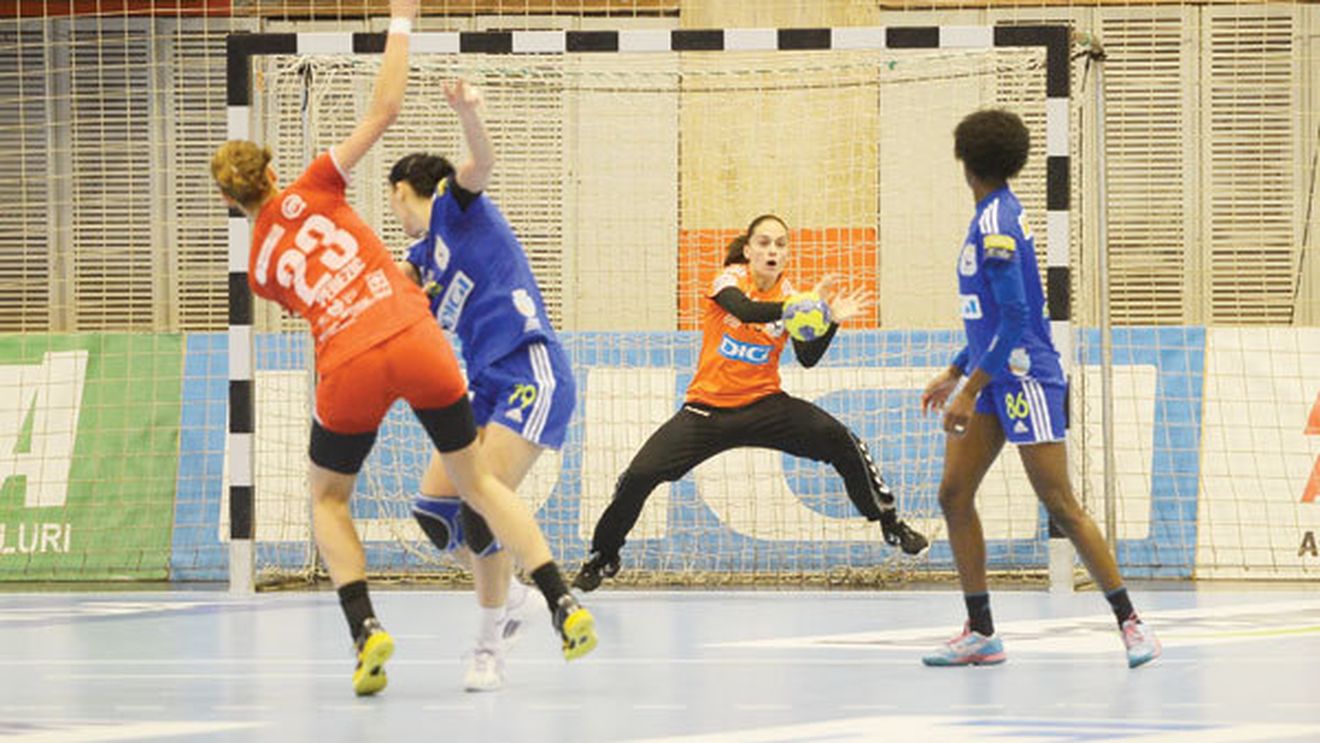 Cea mai frumoasă declarație de dragoste pentru Oltchim:** "Iubesc handbalul de când joc aici!" Promisiunea "femeii păianjen" înainte de meciul cu Gyor