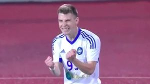 Vali Lazăr, EROU în ultima etapă din Qatar! Dinamovistul și-a salvat echipa în minutul 90, după ce a creat și primul gol. VIDEO | Reușita "Ã¡ la Thierry Henry" prin care a spart gheața la Al Sailiya