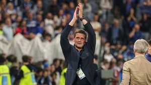 Chivu l-a convins pe miliardarul american de la Parma: i-a oferit 1.000.000 de euro salariu şi bonus!