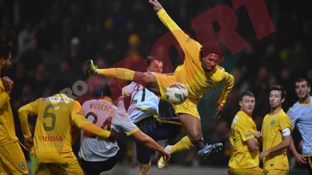 DELIR pe Facebook!** Mesaj "DELICIOS" de la 8300 de kilometri depărtare: "Yeeeeeeeee! Și-au luat bătăiță și na-na de la Steaua lui Reghe! Simply the best!"