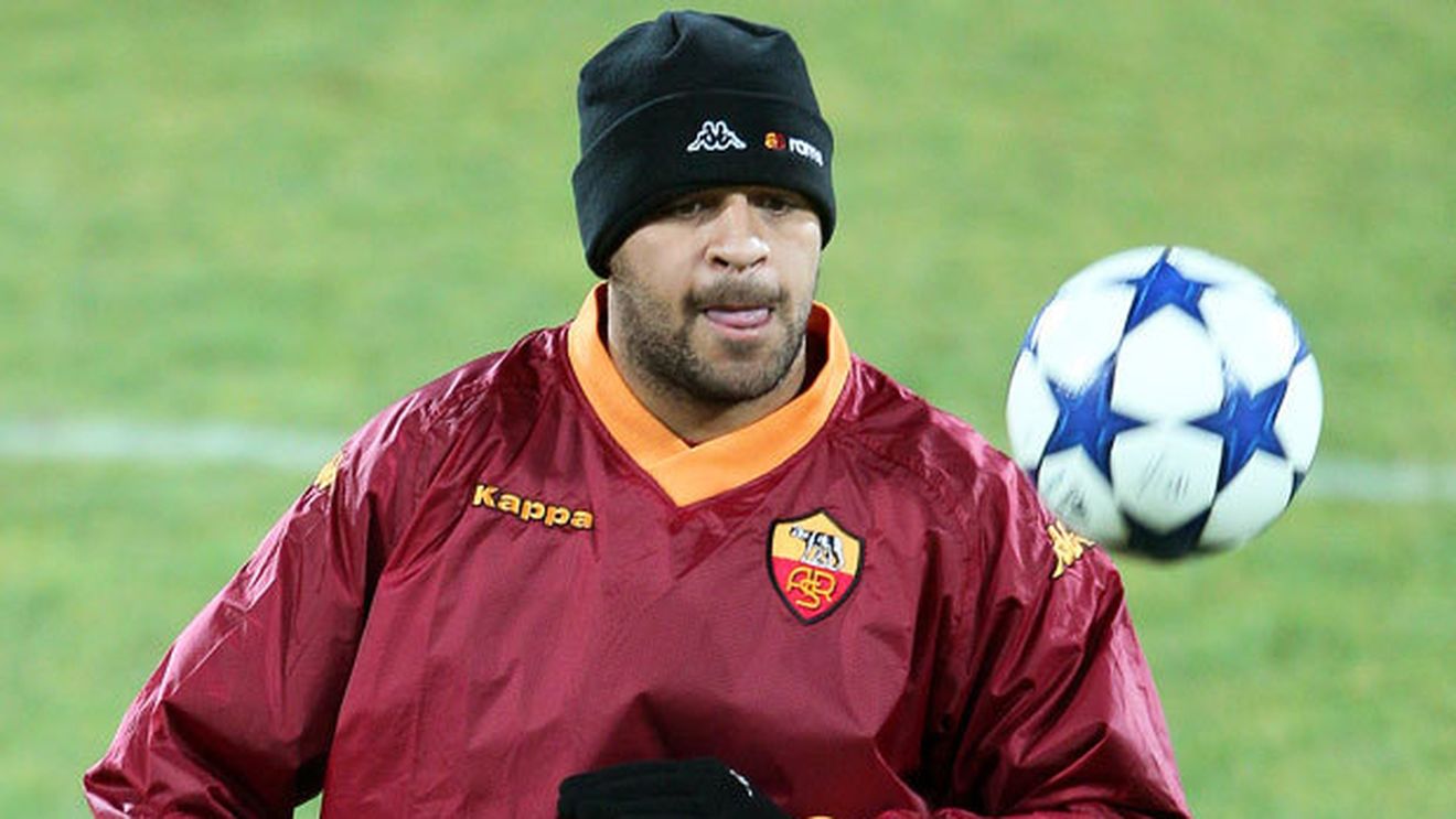 Depinde de propriul umăr!** Adriano rămâne la Roma doar dacă se va recupera rapid după accidentare