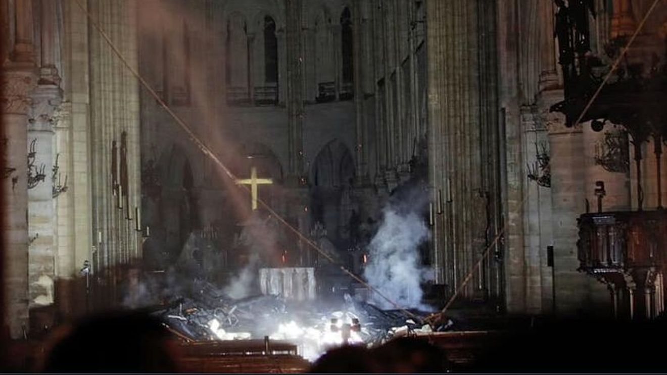 Notre-Dame va fi refăcută și de miliardarii din lumea fotbalului. Patronul lui Rennes donează 100 de milioane de euro! Primele imagini din interiorul distrus de incendiu | VIDEO