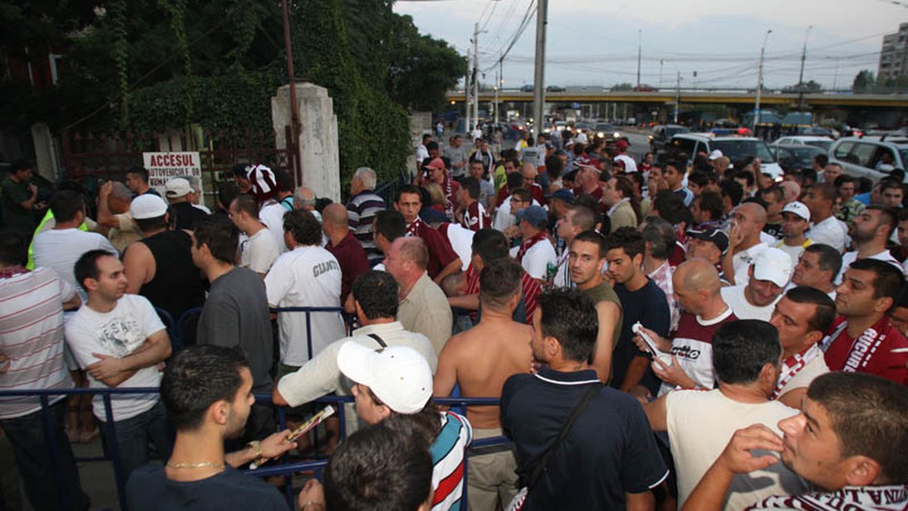 Fanii rapidiști iau atitudine: 'Am ajuns să vindem jucători ca să mergem în cantonament!'