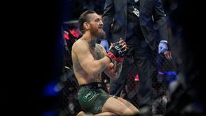 VIDEO |  McGregor, primul KO cu umărul din istoria MMA-ului! L-a nimicit pe Donald Cerrone în 40 de secunde