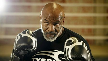 Mike Tyson a făcut praf zecile de milioane de dolari din bursa meciului cu Jake Paul şi acum e gata să se bată iar. Ce rival legendar ar putea fi următorul adversar
