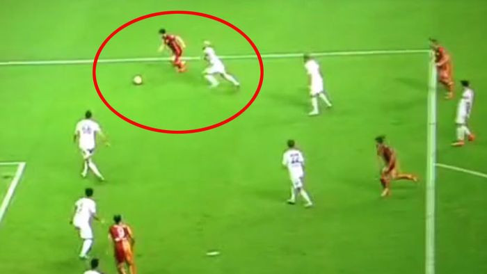 VIDEO | Latovlevici a trăit faza anului. Un jucător al Galatei a centrat de lângă român. Continuarea lui Podolski face înconjurul lumii