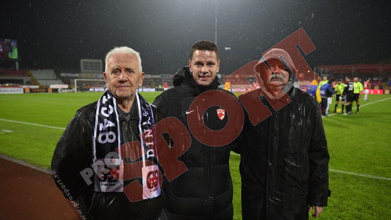 Flavius Stoican, felicitat de "cei mai loiali fani dinamoviști"! FOTO: Ce cadou a primit