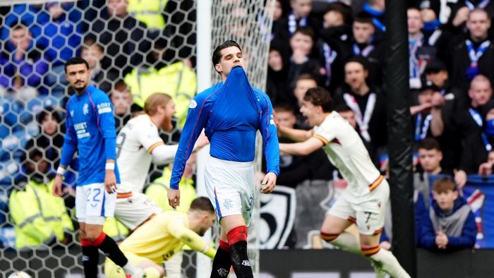 Ianis Hagi, umilit de noul antrenor de la Rangers! Fără milă: l-a scos la pauză, într-o triplă schimbare