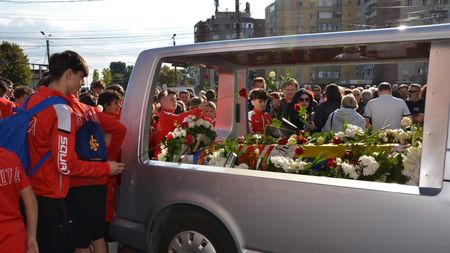 Aradul și-a luat rămas bun de la legenda sa! Mircea Lucescu, gest de prețuire în ziua meciului cu Austria. VIDEO