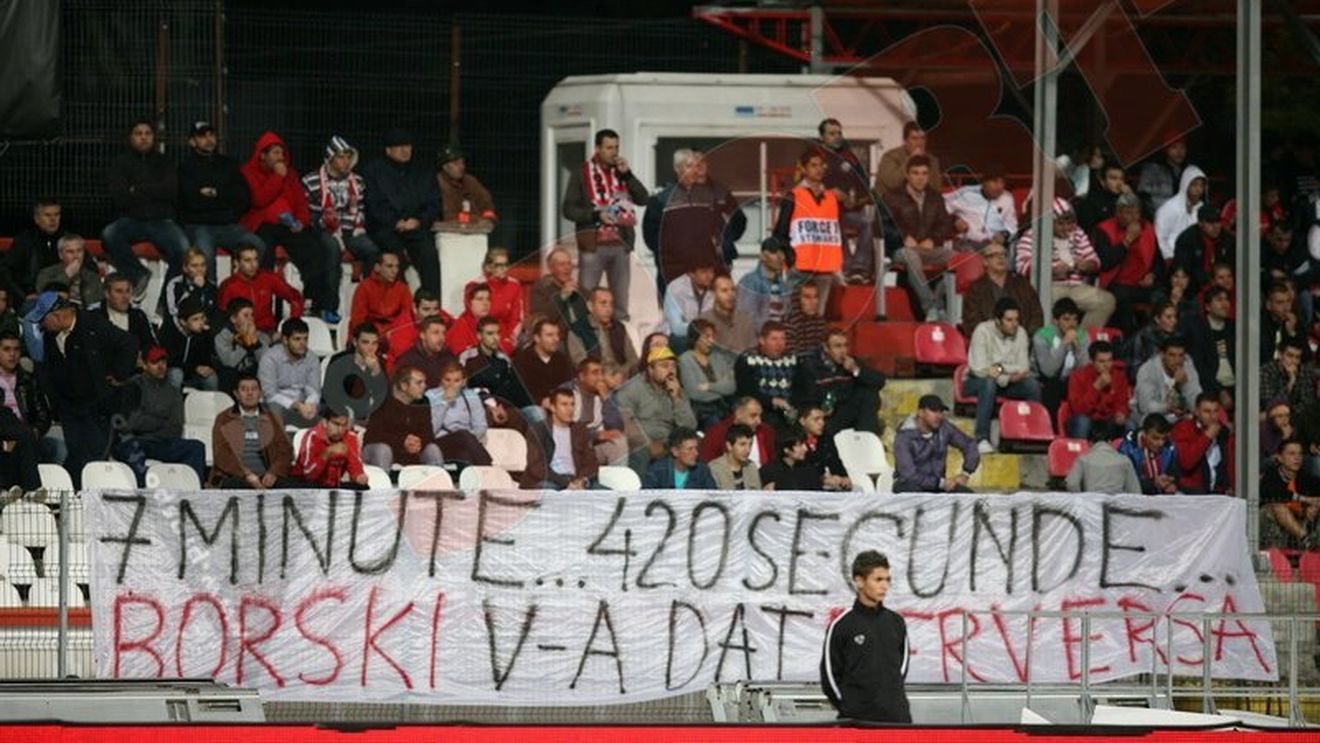 SUPER FOTO Steliștii, luați la mișto de "câini":** "7 minute...420 de secunde...BORSKI v-a dat PERVERSA":)