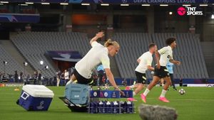 Erling Haaland, la un pas de o accidentare stupidă la ultimul antrenament dinaintea finalei Ligii Campionilor, Manchester City - Inter! Norvegianul s-a prăvălit și a fost cules de pe jos | VIDEO
