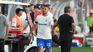 Louis Munteanu și Constantin Budescu, fază de gol senzațională! Decarul lui Gică Hagi a deschis scorul în CFR Cluj - Farul Constanța după o pasă genială, cu călcâiul, în stilul „Regelui”, dată de atacantul împrumutat de la Fiorentina | VIDEO