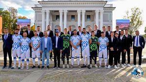 S-a ales varianta prin care Corvinul să-și schimbe forma de organizare pentru a putea promova în prima ligă: ”A dat rezultate la alte echipe.” Președintele clubului consideră că FRF greșește și spune cine trebuie să fie ”neapărat” printre acționari