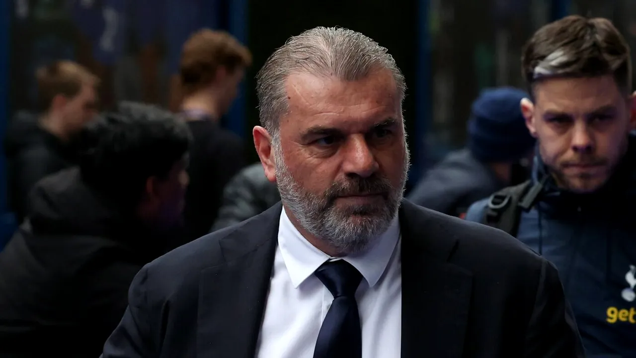 Ange Postecoglou, omul care îl chinuie pe Radu Drăgușin la Tottenham, e contrariat de reacția fanilor lui Spurs!