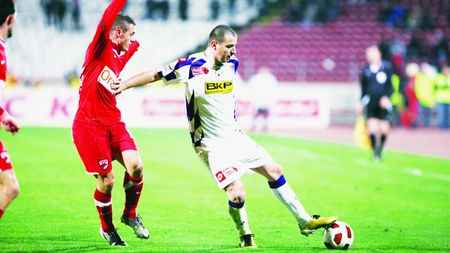 Poli, la al treilea sezon peste "câini"!