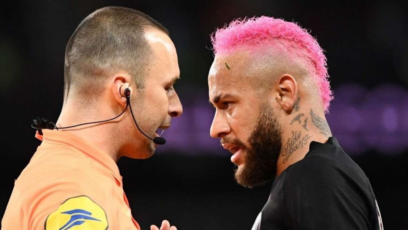 Neymar și-a schimbat din nou look-ul și și-a lăsat fanii și colegii cu gura căscată. Angel di Maria a comentat cu umor: „Pantera Roz”