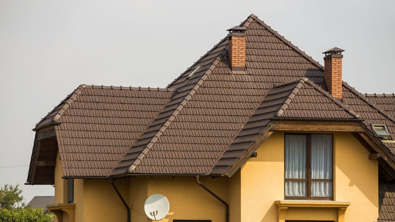 Când și de ce ar trebui să apelezi la servicii profesionale de reparaţii acoperișuri