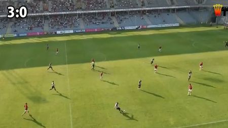 VIDEO Pe Reghe nu l-ar mai durea capul cu el în echipă!** Un fost fundaș al Stelei a marcat golul săptămânii: portarul a fost HIPNOTIZAT