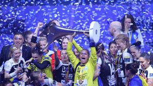 VIDEO Campioanele de la CSM București au revenit în țară! Vărzaru: "Nu există un ambasador mai puternic pentru România decât ce a reușit această echipă"