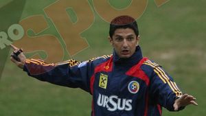 "Nu ne putem transforma peste noapte **în Maradona sau Ronaldo!"