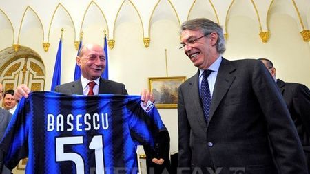 FOTO** Motivul pentru care lui Băsescu i se spune "președintele jucător"! Morrati i-a promis că-i prelungește contractul lui Chivu