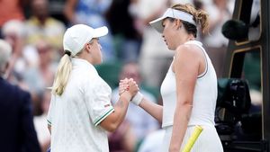 „Mi-ai furat game-ul!”. Rusoaica a făcut un scandal fără precedent la Wimbledon, după ce tehnologia a eșuat lamentabil