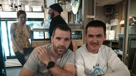 "Vă rog să mă iertați!" Levente Polgar, primul concurent cu dizabilități la Arctic Ultra 6633, a abandonat: "Am intrat în furtună polară cu vânt de peste 100 km/h. Mi-a răsturnat sania cu mine cu tot. Le-am cerut organizatorilor să...". Un alt român conduce cursa