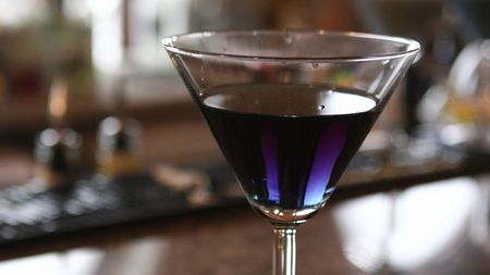 FOTO** Poli va avea propriul cocktail: "Flacăra violet"! :)