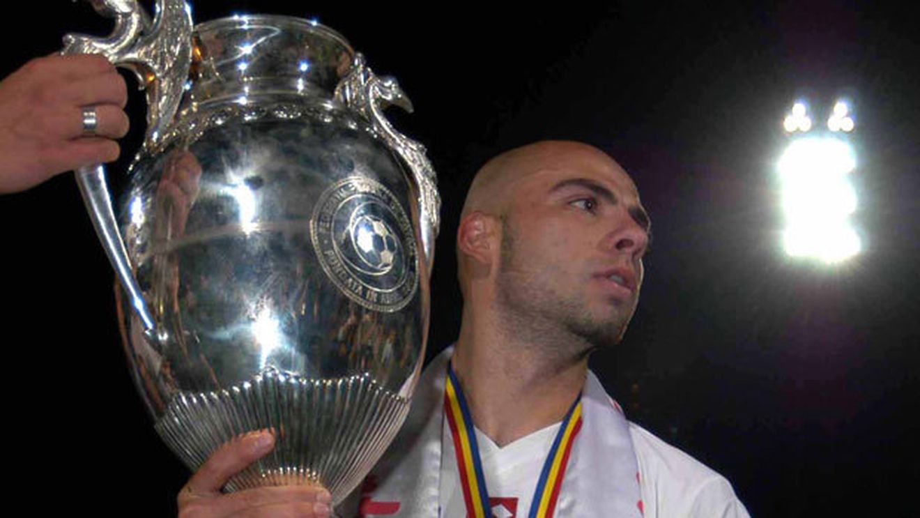 EXCLUSIV | Giani Kiriță a dezvăluit cum îi motiva Cornel Dinu înaintea unui derby pe vremea când nu exista YouTube: "Așa ne-a educat! Efectiv ne-a învățat ce înseamnă spiritul dinamovist. Noi știam că Steaua e dușmanul de moarte"