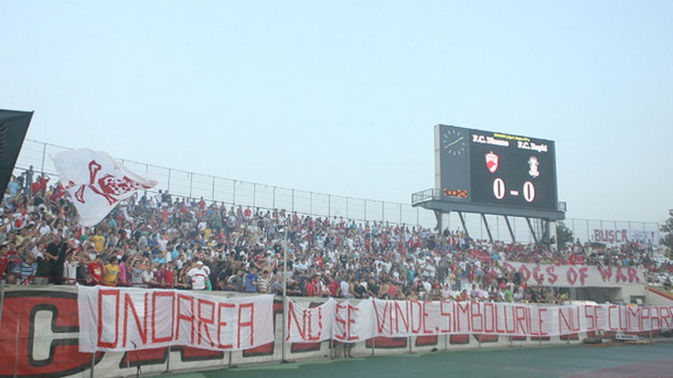 Fanii dinamoviști acuză: "Fotbaliștii sunt plătiți preferențial!** Marius Niculae a fost vândut din cauza salariului său!"