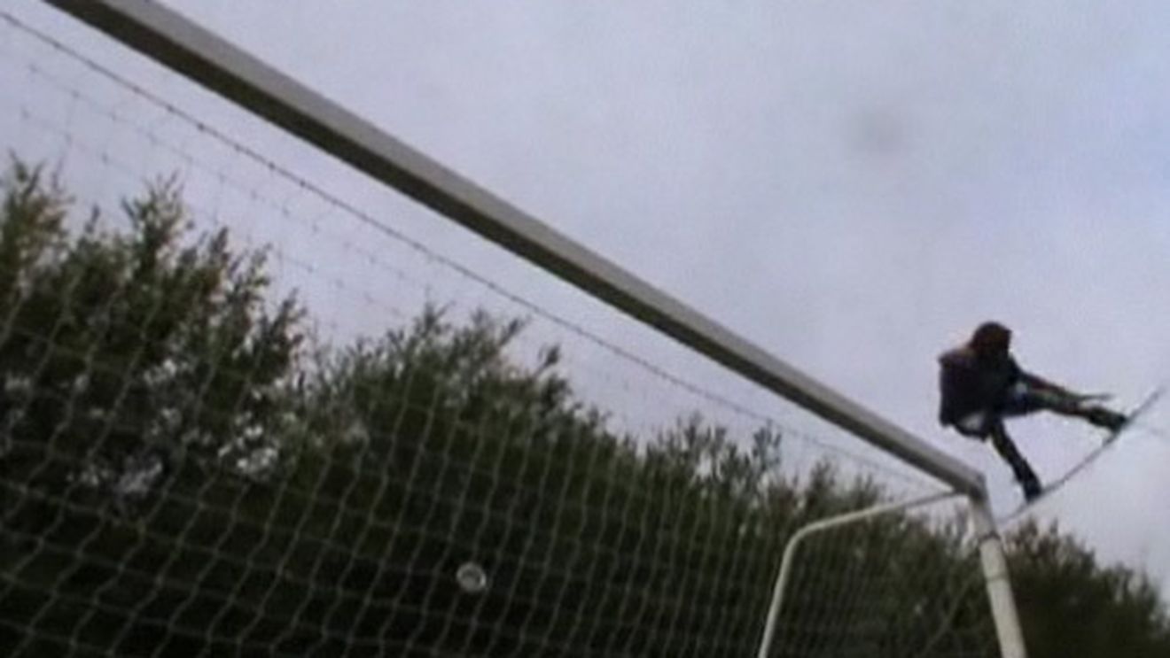 VIDEO SPECTACULOS** Wakeboard pe o poartă de fotbal!