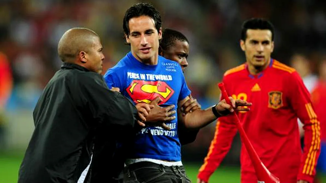 VIDEO **Superman a intrat pe teren în timpul semifinalei Germania-Spania :)
