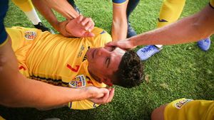 Reacția unui oficial al FCSB după ce Florinel Coman a fost agresat pe stradă: " Dai de 3-4 inși, nu știi ce au în cap, nu știi ce au în buzunare". VIDEO cu incidentul petrecut la un magazin de cartier