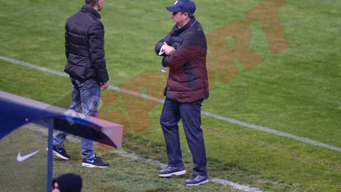 Vasluienii, acuzați că au jucat teatru înaintea meciului cu Steaua. Reghecampf: "Vreau să uit tot ce s-a întâmplat, nu e normal"