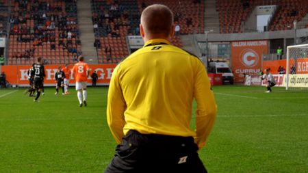 VIDEO EPIC | Un arbitru a reușit golul anului 2015. Ce execuție incredibilă a avut