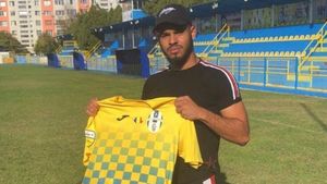 Un fotbalist străin a dezvăluit cum a fost păcălit imediat ce a ajuns în România: "Președintele a zis că semnăm contractul, apoi că trebuie să dau probe și mi-a înjumătățit salariul"