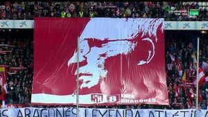Opt minute de emoție la Madrid. FOTO: Fanii lui Atletico l-au comemorat pe marele Aragones. Simeone, în lacrimi
